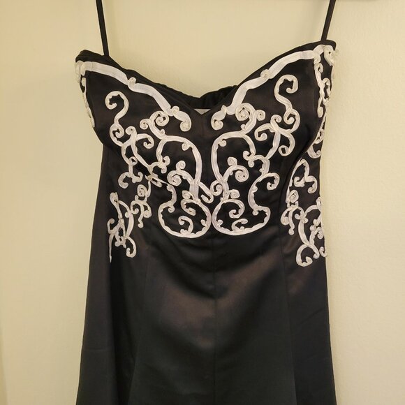 White House Black Market Black Strapless Cocktail Dress Ribbon Detail Size 0 - Picture 2 of 10